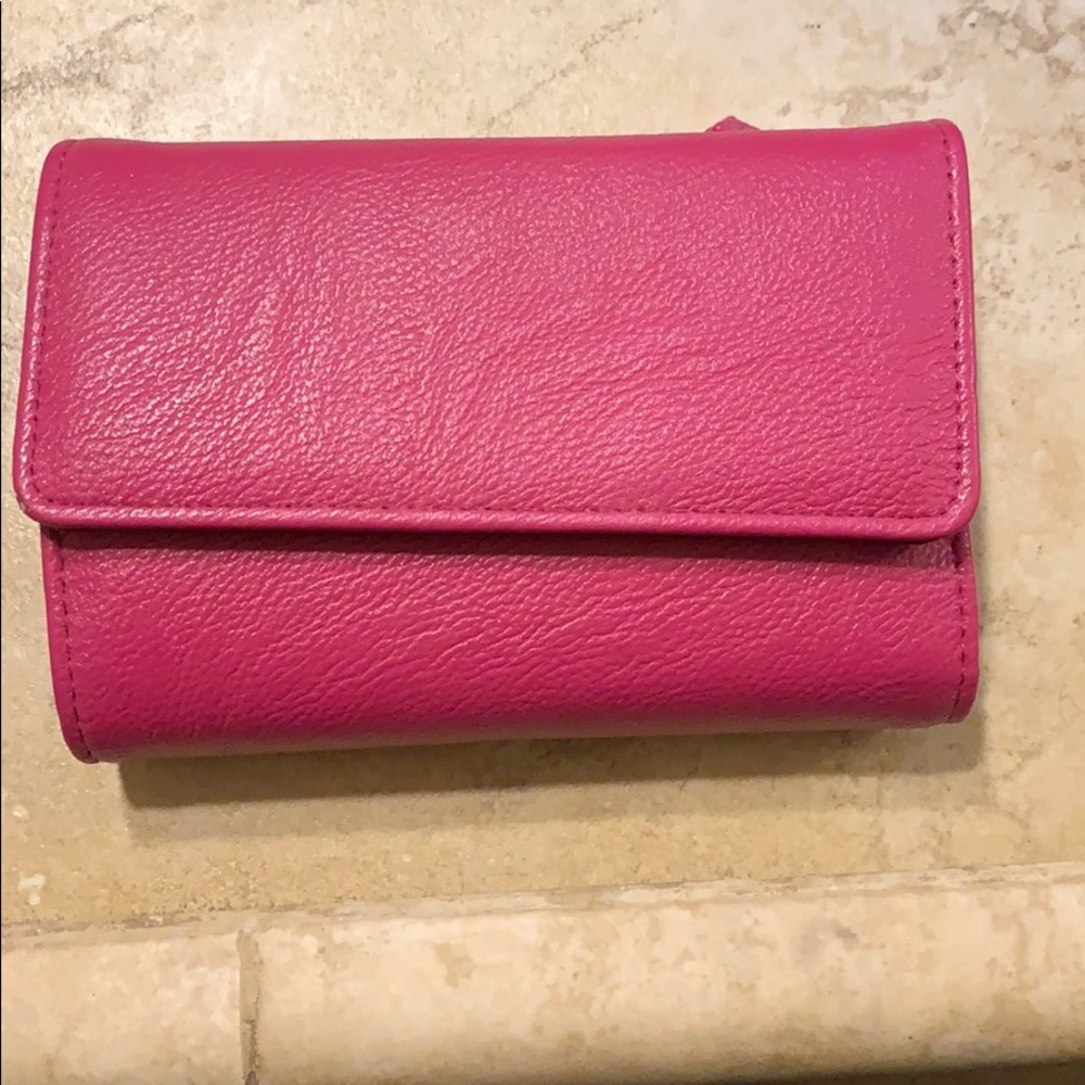 Woman’s wallet/hot pink